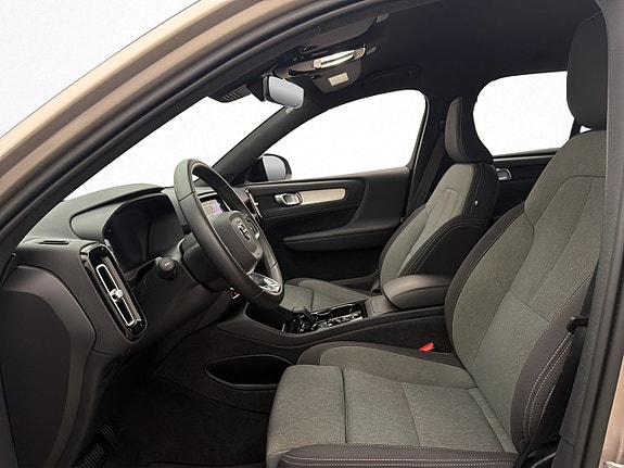 Volvo XC40 11 of 30