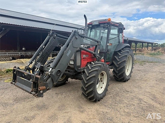 Traktor Valtra 900-4 med frontlastare (299,000:- ex moms)