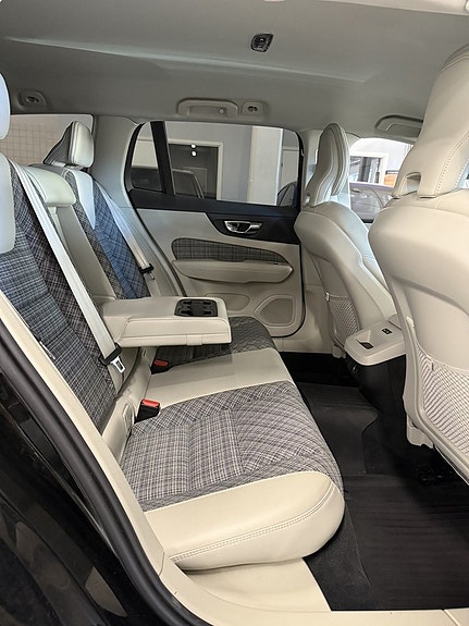 Volvo V60 Cross Country 15 of 18