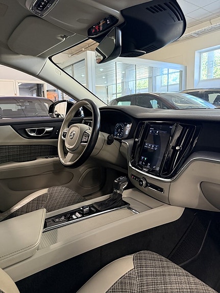 Volvo V60 Cross Country 13 of 18
