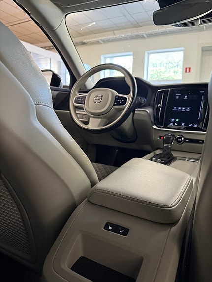 Volvo V60 Cross Country 11 of 18