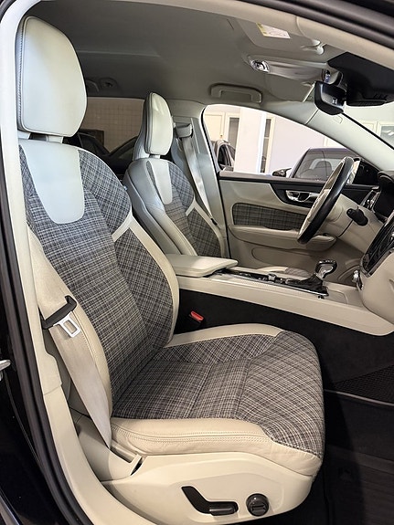 Volvo V60 Cross Country 14 of 18