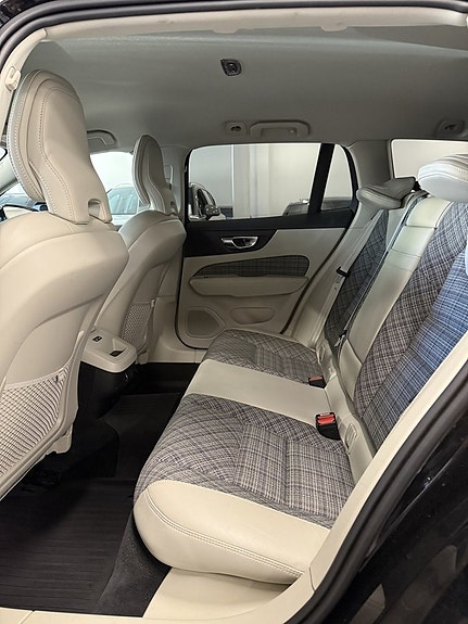 Volvo V60 Cross Country 16 of 18