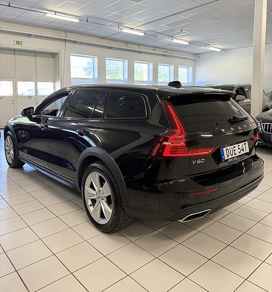 Volvo V60 Cross Country 5 of 18