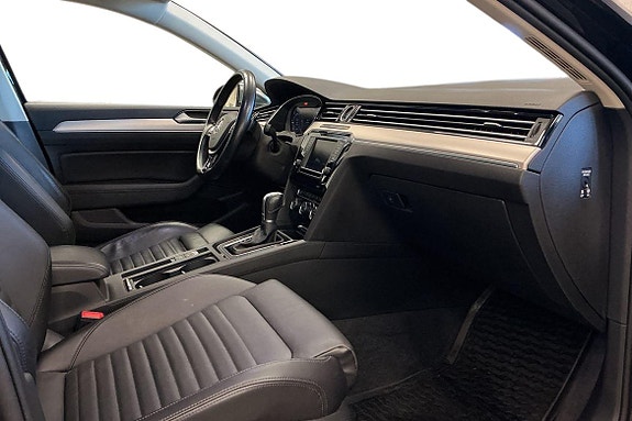 Volkswagen Passat Alltrack 16 of 27