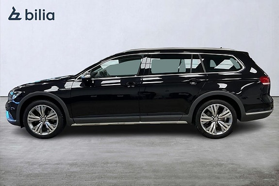 Volkswagen Passat Alltrack 2 of 27