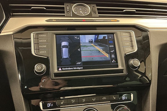 Volkswagen Passat Alltrack 19 of 27