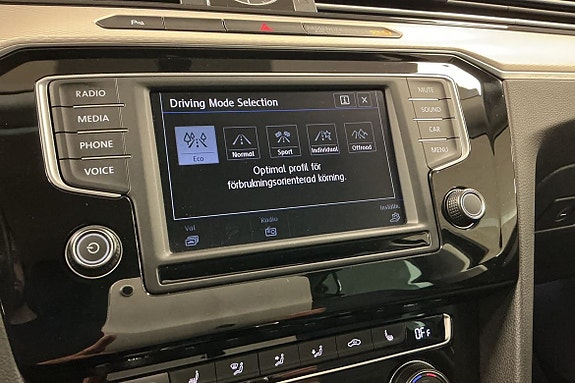 Volkswagen Passat Alltrack 23 of 27