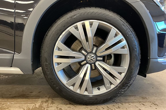 Volkswagen Passat Alltrack 9 of 27