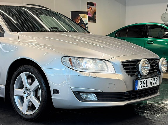 Volvo V70 6 of 28