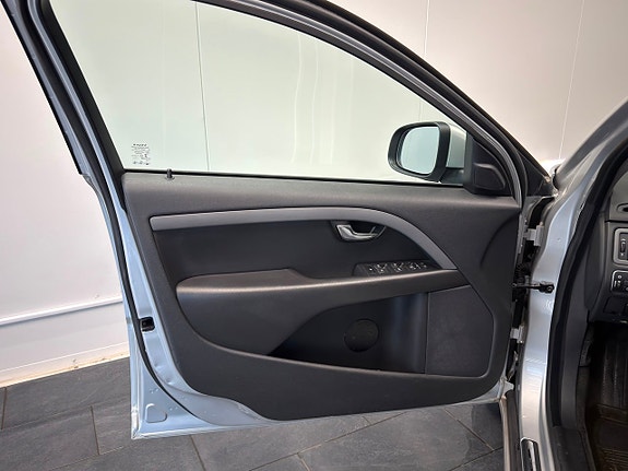 Volvo V70 13 of 28