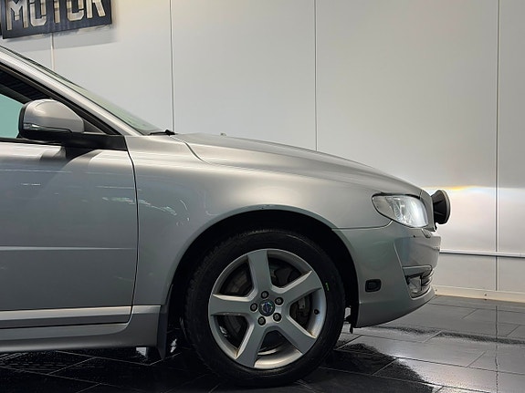Volvo V70 11 of 28