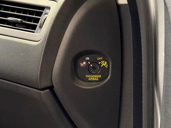 Volvo V70 25 of 28