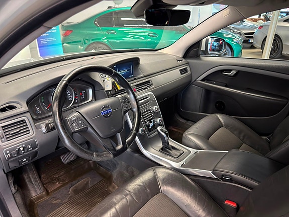 Volvo V70 12 of 28