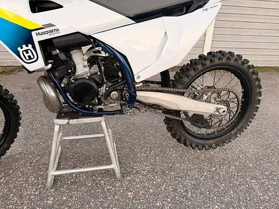 Husqvarna TC 300 2 of 2