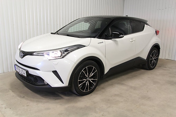 Toyota C-HR 2 of 28