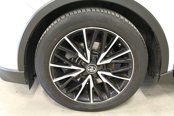 Toyota C-HR 9 of 28