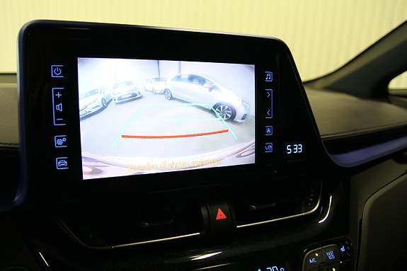 Toyota C-HR 23 of 28