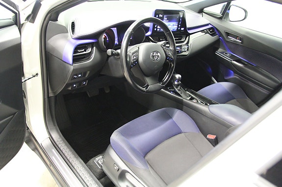Toyota C-HR 6 of 28