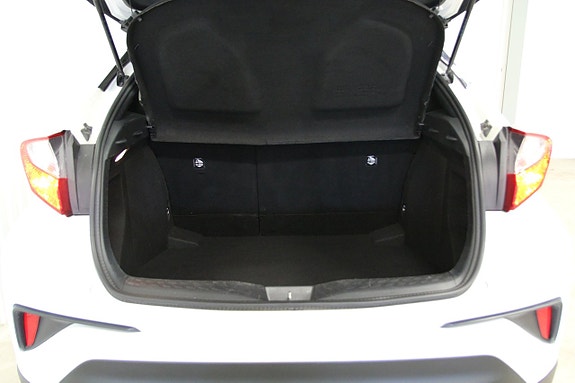 Toyota C-HR 14 of 28