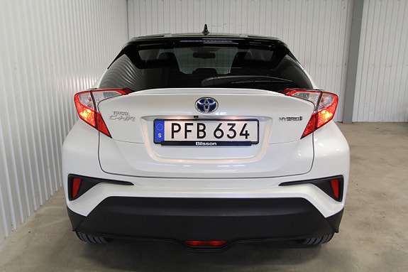 Toyota C-HR 13 of 28