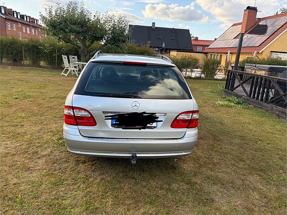 Mercedes-Benz E220 4 of 9