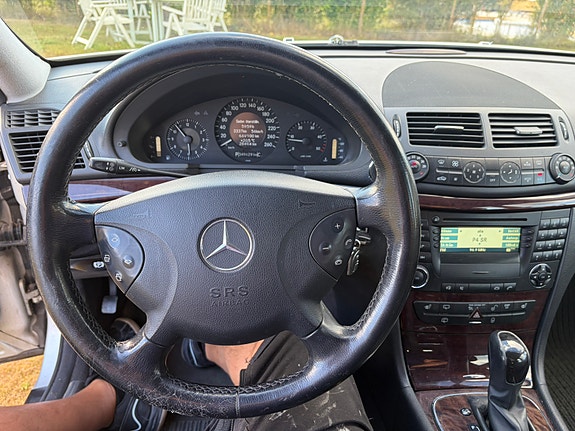 Mercedes-Benz E220 8 of 9