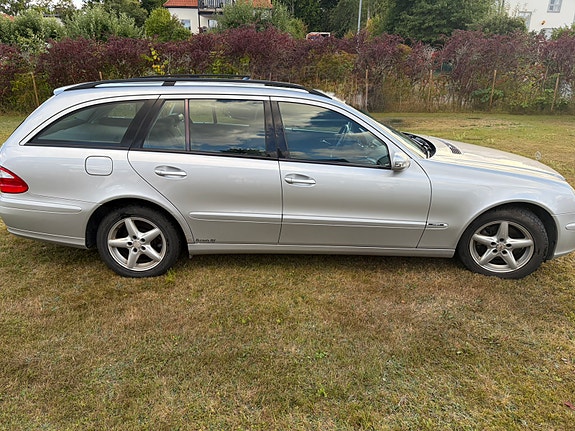 Mercedes-Benz E220 3 of 9