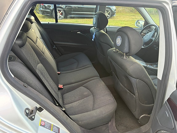 Mercedes-Benz E220 6 of 9