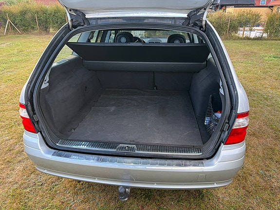 Mercedes-Benz E220 5 of 9