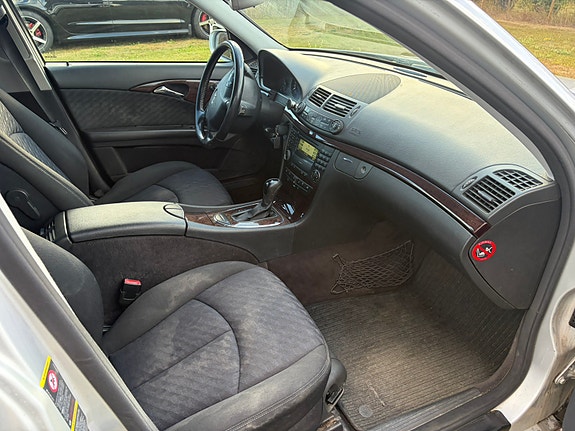 Mercedes-Benz E220 7 of 9