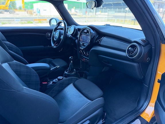 MINI Cooper 10 of 13