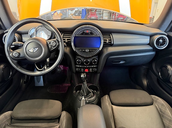 MINI Cooper 9 of 13