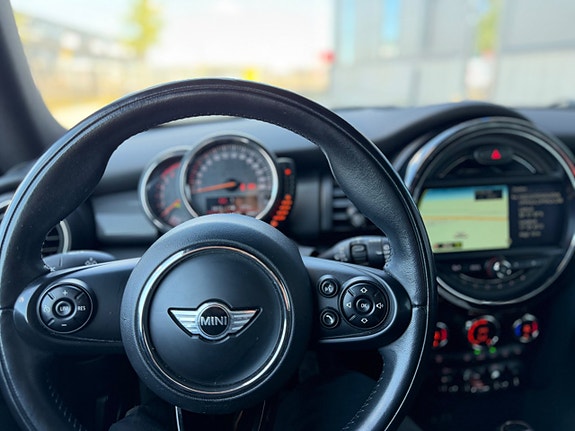 MINI Cooper 13 of 13