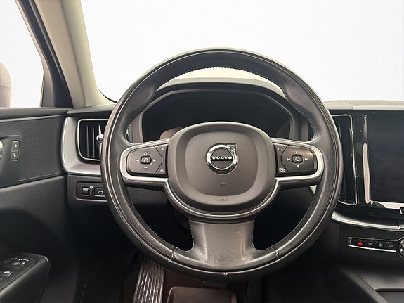 Volvo XC60 14 of 30