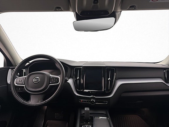 Volvo XC60 13 of 30