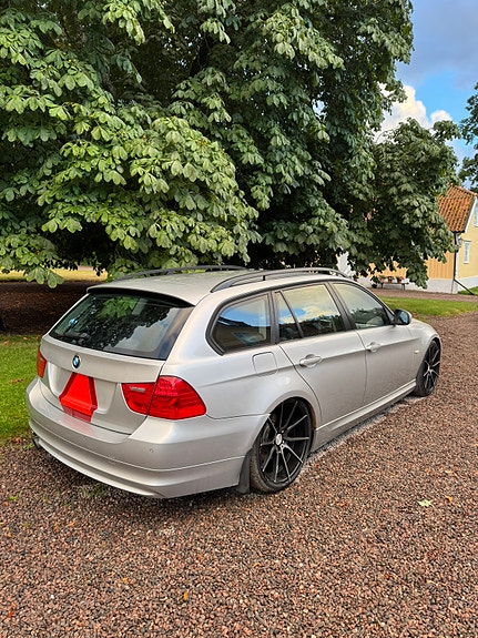 BMW 320d 2 of 6