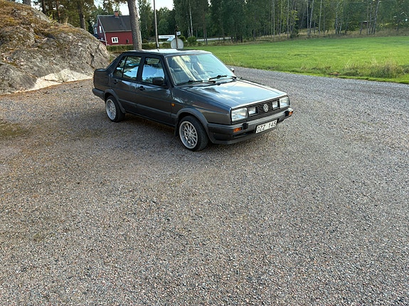 Volkswagen Jetta 2 of 8