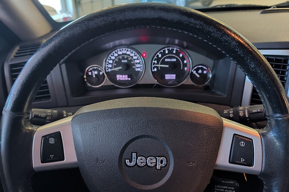 Jeep Grand Cherokee 8 of 16