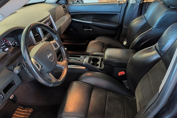 Jeep Grand Cherokee 11 of 16