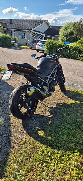 Suzuki SV650 3 of 4