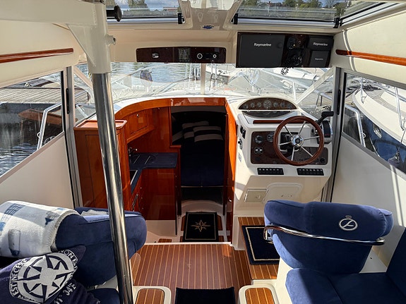 Aquador 28 C 7 of 12