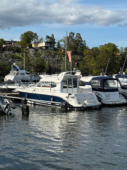 Aquador 28 C 3 of 12