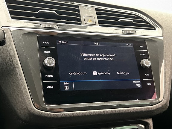 Volkswagen Tiguan 16 of 25