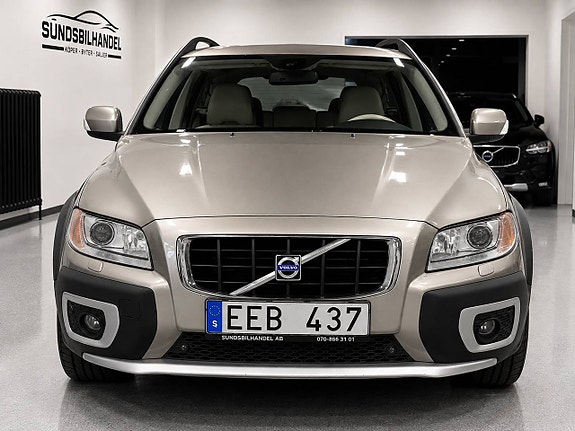 Volvo XC70 2 of 15