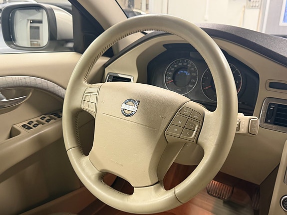 Volvo XC70 9 of 15