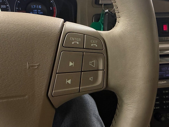 Volvo XC70 13 of 15
