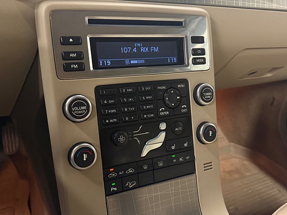 Volvo XC70 11 of 15