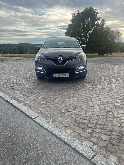 Renault Captur 2 of 13