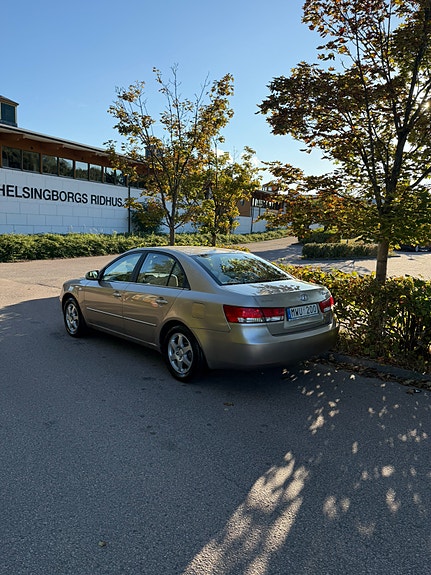 Hyundai Sonata 3 of 7